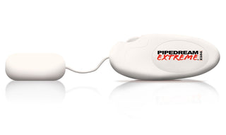 Double-D Masturbator Sexdocka är en elegant vit elektronisk enhet gjord med Fanta Flesh för ultrarealistisk känsla, med Pipedream Extreme-etiketten. Dess sladd säkerställer enkel användning, vilket ökar personlig njutning till nya höjder.