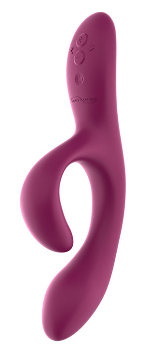 We-Vibe Nova 2 Rabbitvibrator är en lila, flexibel vibrator med dubbla motorer med böjda ändar och kontrollknappar på handtaget.