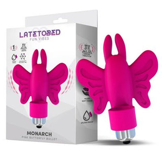 Vi presenterar Monarch Butterfly Vibrator, en rosa fjärilsformad njutning gjord av kroppssäker silikon. Elegant förpackad med "Late to Bed Fun Vibes Monarch" inskrivet, den erbjuder en unik fjärilsdesign för en säker och njutbar upplevelse.