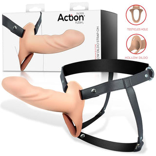 Action Strap-On Hollow Dildo L, som visas med sin förpackning, har en realistisk dildo i köttton gjord av förstklassigt silikon. Den innehåller en sele med robusta svarta remmar, och förpackningen framhäver den ihåliga designen och testiklarnas hål för ökad realism.