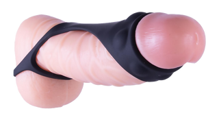 En realistisk penismodell av silikon inkluderar Svart Silikon Penisrem med Pungstöd för förbättrad erektion.