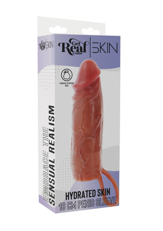 Förpackningen för Hydrated Skin Penis Sleeve 16 cm, en realistisk sexleksak med dubbellagerdesign och mjukt silikon, har produktbild och varumärke på kartongen.
