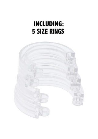 Fem storleksringar i transparent plast staplade på varandra, med text ovanför läsningen: Innehåller 5 storleksringar - designade för Electro Cock Cage, perfekt för elektrolek och dominans/underkastelse-scenarier.