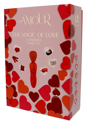 Amour: The Magic Of Love Wonderful Wand Kit i en rosa ask med röda hjärtan. Inkluderar en lyxig Silikonwand-vibrator för en förtrollande upplevelse.