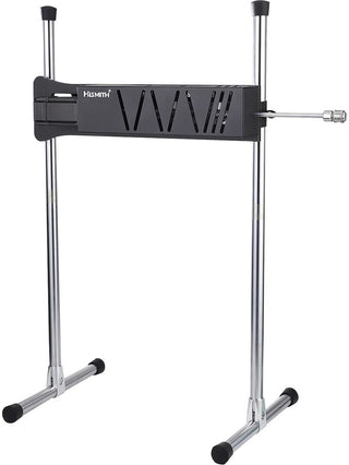 Hismith Premium Pro Servok Sexmaskin har en justerbar ram med en svart central panel, stödd av två kromade stänger med svarta fötter och inkluderar en horisontell metallstång som liknar KlicLok-kopplingssystem för montering eller montering.