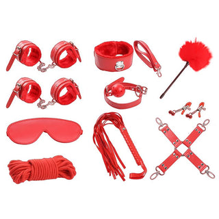 Upptäck ultimat kontroll och lust med IntoYou 10-Delar Bondage Kit. Detta röda set är perfekt för alla BDSM-utövare, med manschetter, ögonbindel, piska, rep, krage, ball gag, fjädertickler och mångsidiga begränsningar för oändlig utforskning.