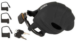 Black Velvets Kyskhetsbur motorcykelhjälmlås inkluderar ett hänglås, två nycklar och en låsbar mekanism, visad från flera vinklar. Dess säkra design kompletteras av en snygg logotyp på toppen, som erbjuder stil och sinnesfrid för ivrig ryttare.