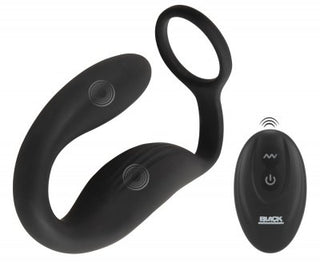 Kukring med RC buttplug är en svart bärbar massageapparat med en kukring-tillbehör och inkluderar en bekväm fjärrkontroll.