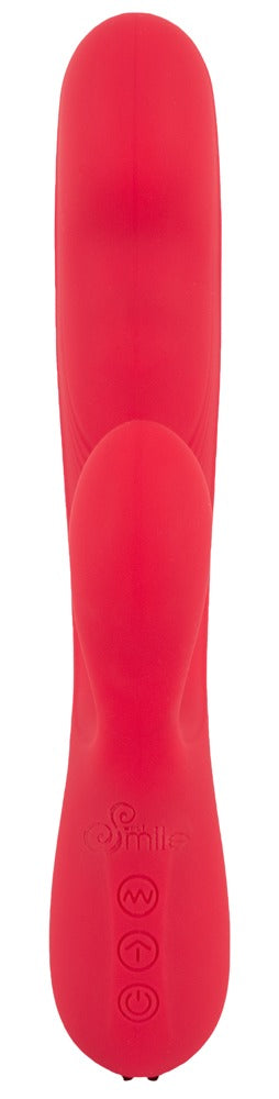 En röd silikon Thumping Rabbitvibrator med en böjd design, tre frontkontrollknappar, subtil text på ytan, en liten virveldekoration nära basen och bultande funktion för intensifierad njutning.