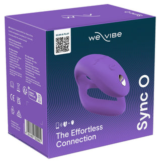 Den lila lådan på WE-Vibe Sync O Vibrator har produktbilden och en QR-kod. Med betoning på "The Effortless Connection", framhäver den appkompatibilitet med We-Vibe. Olika certifieringar och streckkoder visas snyggt på sidorna.