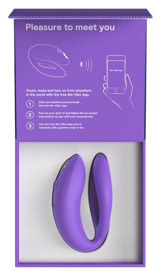 WE-Vibe Sync O Vibrator har snygg design och appinstallationsinstruktioner på sin djärva lila förpackning. "Pleasure to meet you" framhäver dess fjärrfunktioner via We-Vibe-appen, och utlovar utsökta G-punkt-stimulans.