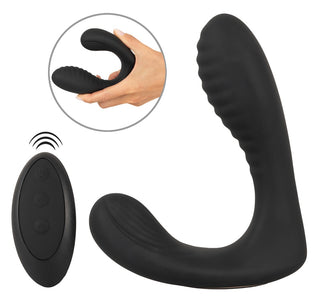 Intense Prostata Vibrator RC är en svart silikonprostatamassagerare med en texturerad yta, med en handhållen fjärrkontroll för exakt kontroll.