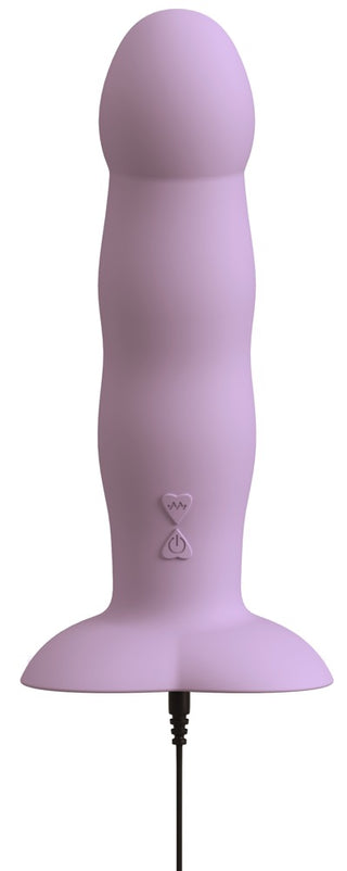 Heart Guy Purple Dildo Vibrator är en hjärtformad elektronisk enhet i lila, med en vågig design, två främre kontrollknappar, gjorda av mjuk flytande silikon för ergonomisk användning. Den har en rundad spets och verkar inkopplad vid basen.