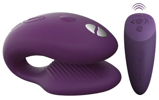 We-Vibe Chorus Parvibrator levereras med en matchande trådlös fjärrkontroll, vilket gör den till den perfekta fjärrstyrda sexleksaken för diskret njutning.