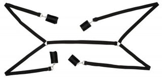 Bondage remmar till sängen-setet innehåller svarta hand- och ankelmanschetter med justerbara remmar på vit bakgrund.