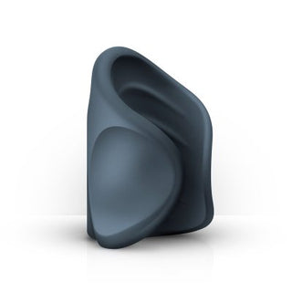 Boners Handjob Stroker är gjord av silikon och visar upp eleganta, flytande kurvor i en mörkgrå, abstrakt design mot en vit bakgrund.