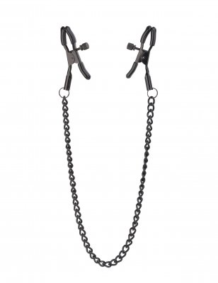 En elegant svart kedja länkar samman två metallklämmor på en orörd vit bakgrund, som påminner om Bröstklämmor Deluxe - Blaze-designen.