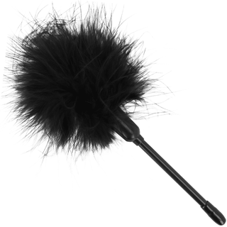 Förhöj din intensiva erotiska lekupplevelse med vår eleganta svarta dunduk, med ett elegant svart plasthandtag, som lägger till sofistikering och lockelse till din samling.