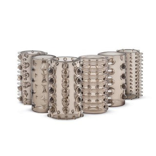 Utforska den unika variationen i Penis Sleeve Set, tillverkad med sex tydliga texturerade mönster med geometriska mönster som cirklar, spikar och ringar för att ge en harmonisk och varierad sensorisk upplevelse.