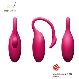 Tre rosa bärbara vibratorer, med den innovativa Magic Motion Flamingo - Vibrerande Ägg och en elegant trosvibrator, är unikt designade och visas mot en vit bakgrund. Dessa appstyrt ägg ger varierande nöjesupplevelser med modern teknik.