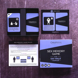 Förspel: Sex Memory Game, designat för homosexuella manliga par, har sina regler och kort på en brun yta.