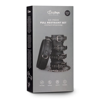 Upptäck "Halsband med fot- och handbojor"-setet, med sex stycken svarta lädermanschetter och kedjor för bondage. Detta paket innehåller ett snyggt och slitstarkt konstläder halsband för att förstärka dina äventyrliga nätter.