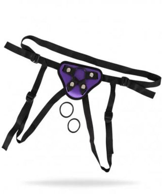 Upptäck elegansen hos den svarta och lila Universal Strap-on från You2Toys, med justerbara remmar och två små ringar för en perfekt passform.