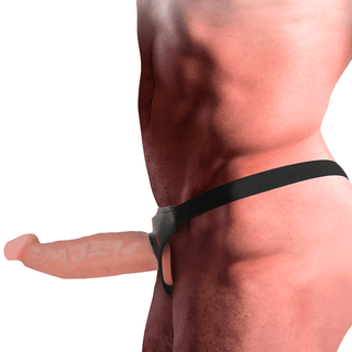 En person ses från sidan, bär en Intense Hollow Harness Strap-on med en justerbar sele runt midjan.