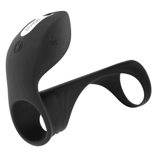 Moressa Brandon Penissleeve är en elegant svart silikon cockring med dubbla öglor, ett litet utsprång, strömknapp och DC-laddningsport.