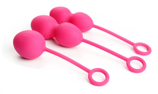 En uppsättning med tre rosa silikon Knipkulor från Silikon Nova-serien, var och en med olika storlekar och ett bekvämt öglehandtag.