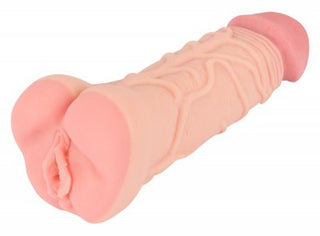 En rosa Penisförlängare / Vagina - 2 i 1, gjuten med en strukturerad yta och anatomiska detaljer, ger en förbättrad upplevelse.