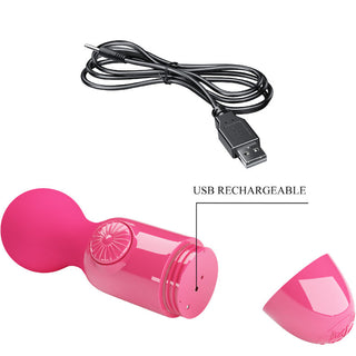 Pretty Love Mini-Wand är en rosa USB-uppladdningsbar handhållen massageapparat med kraftfulla vibrationer. Den innehåller ett avtagbart lock och laddningskabel, allt i en elegant, kompakt design.