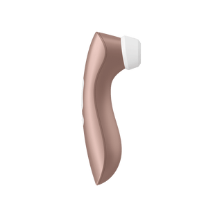 Satisfyer Pro 2+ Vibration i roséguld, visad från sidan med ett vitt fäste, liknar en elegant och sofistikerad klitorisstimulator.