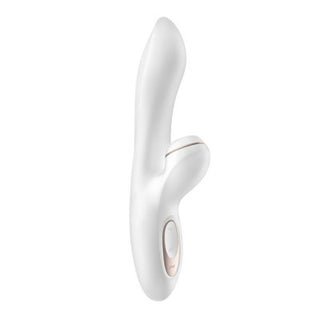 Satisfyer Pro G-Spot Rabbitvibrator är en vit, böjd massageapparat med dubbla ändar, med en kontrollknapp på ena sidan och erbjuder mångsidiga vibrationslägen.