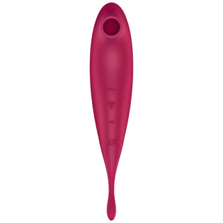 Satisfyer Twirling Pro+ är en elegant röd personlig massageapparat i silikon med kontrollknappar, ergonomiskt designad för komfort och med appstyrd-teknik för sömlösa justeringar.