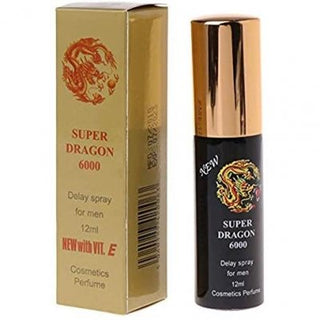 Super Dragon 6000 Delay Spray, med sin eleganta design i svart och guld, innehåller 10 % lidokain. Denna spray på 12 ml förbättrar diskret mäns sexuella uthållighet.