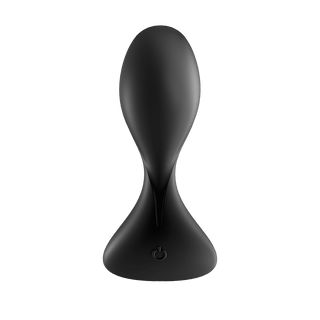 Satisfyer Trendsetter Appstyrd Buttplugg är en elegant, svart, droppformad elektronisk enhet gjord av mjukt silikonmaterial med en strömknapp i basen.