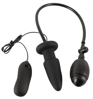 Uppblåsbar & Vibrerande Buttplug är en svart uppblåsbar silikonplugg med handpump och fjärrkontroll med sladd för en förbättrad upplevelse.