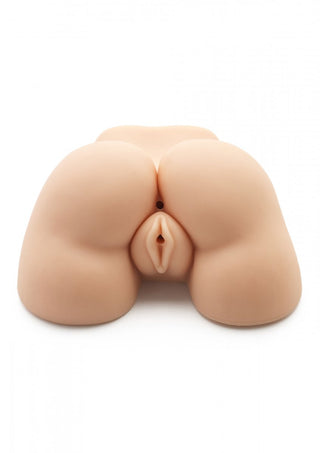 Realistisk Vagina - Fat Ass Fucker är en realistisk silikonleksak för vuxna med anatomiska egenskaper, som erbjuder dubbelstimulans, uppsatt på en vanlig vit bakgrund.