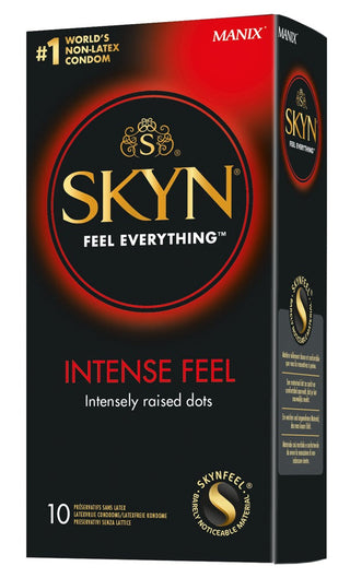 Skyn Intense Feel Kondomer-lådan, designad i svart och rött med gulddetaljer, läser "Feel Everything" och "World's No. 1 Non-Latex Condom". Den innehåller 10 latexfria kondomer med intensivt upphöjda prickar och Skynfeel™-teknologi.