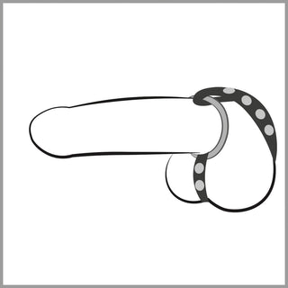 Läderrem med tre kukringar i metall, utformad för att bäras runt basen och bakom testiklarna; svart lädermaterial.