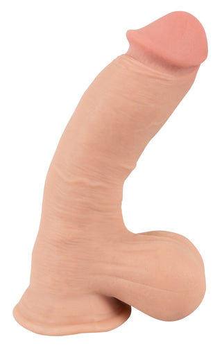 Nature Skin Realistisk Dildo 20 cm har en verklighetstrogen struktur med en köttfärgad ton, böjd form och praktisk sugkopp för mångsidig användning och stabilitet.