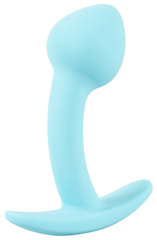Cuties Mini Buttplug Blå är ljusblå, tillverkad av kroppssäkert silikon och har en böjd bas med en avsmalnande spets för komfort.