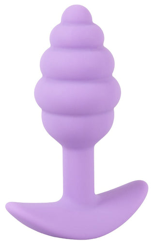 Vi presenterar Cuties Mini Buttplug Lila: en lila, kroppssäker silikonplugg med bikupadesign och böjd bas, mot en vit bakgrund. Perfekt tillsammans med vattenbaserat glidmedel för ökad komfort och njutning.