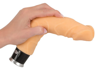 Nature Skin Big Vibe – en vibrerande dildo med svart bas och realistisk hudfärgad design, avbildad mot en vit bakgrund.