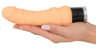 Nature Skin Big Vibe 18 cm, en realistisk vibrator med svart bas och hudfärgat material, avbildad mot en vit bakgrund.
