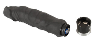 Svart silikonvibrator, 23 cm lång, med batterilocket borttaget och placerat bredvid; har flera vibrationslägen.