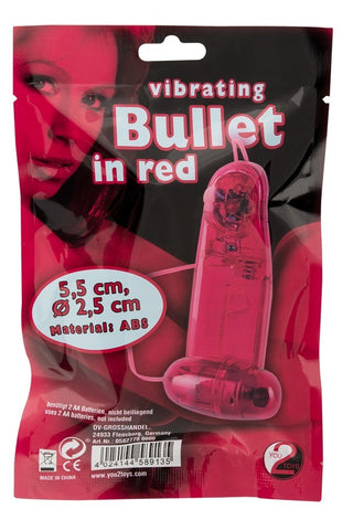 Röd förpackning för Vibro-Bullet med Kontroll, som visar produktbilden och beskriver dess kompakta vibratordesign med steglösa vibrationsinställningar, plus information om storlek och material.