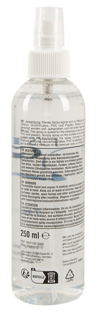 Just Glide Rengöringsspray 250 ml är en sprayflaska i klar plast med genomskinlig vätska och en vit etikett med flerspråkiga varningar - en alkoholbaserad formula som är idealisk som rengöringsspray för sexleksaker.