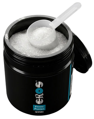 Behållare i svart plast för 100 g EROS Powder Glidmedelspulver, öppen, med medföljande doseringsskopa inuti.